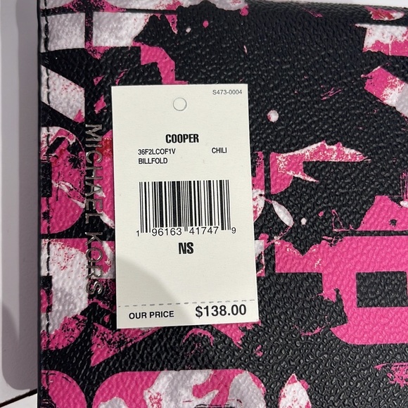 MICHAEL KORS MENS Cooper Graphic Logo Billfold Wallet 
Style# 36F2LCOF1V
CHILI - Picture 13 of 16
